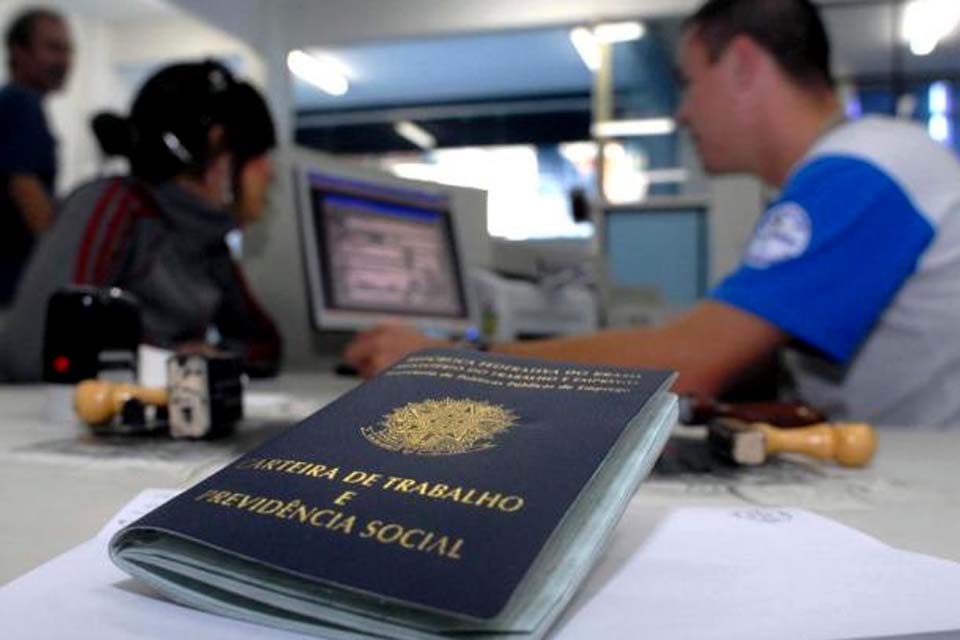 Seguro-desemprego é corrigido; parcelas vão até R$ 1,8 mil