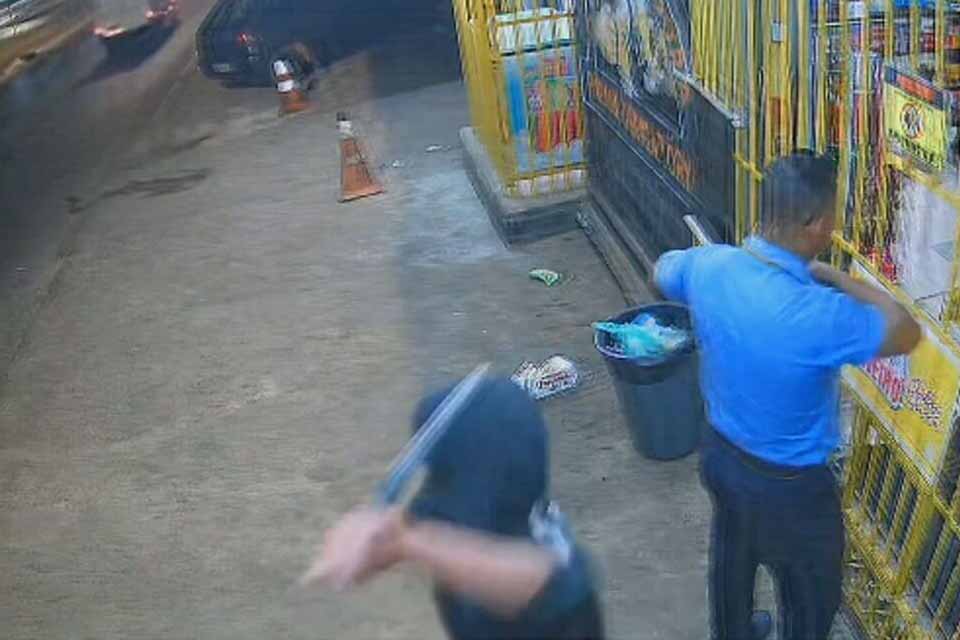 Tentativa de homicídio: Vídeo mostra homem sendo esfaqueado em distribuidora de bebidas