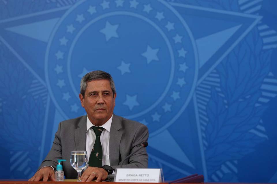 Orçamento atende a metade das necessidades da Defesa, diz ministro