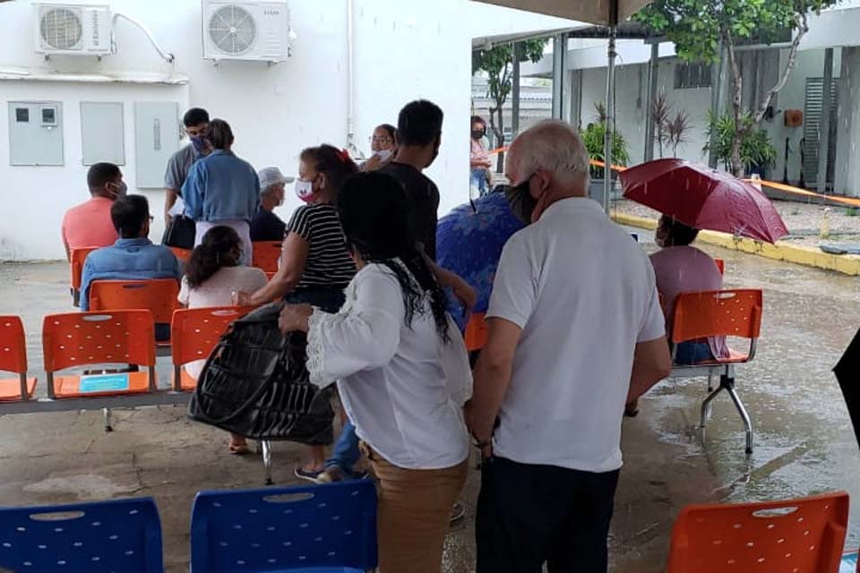 Vídeos – Energisa deixa a população de Porto Velho na chuva enquanto aguarda atendimento; sociedade expõe descaso