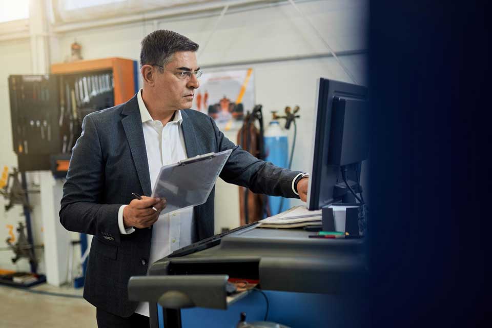 Elimine os riscos de paradas com controladores de automação confiáveis