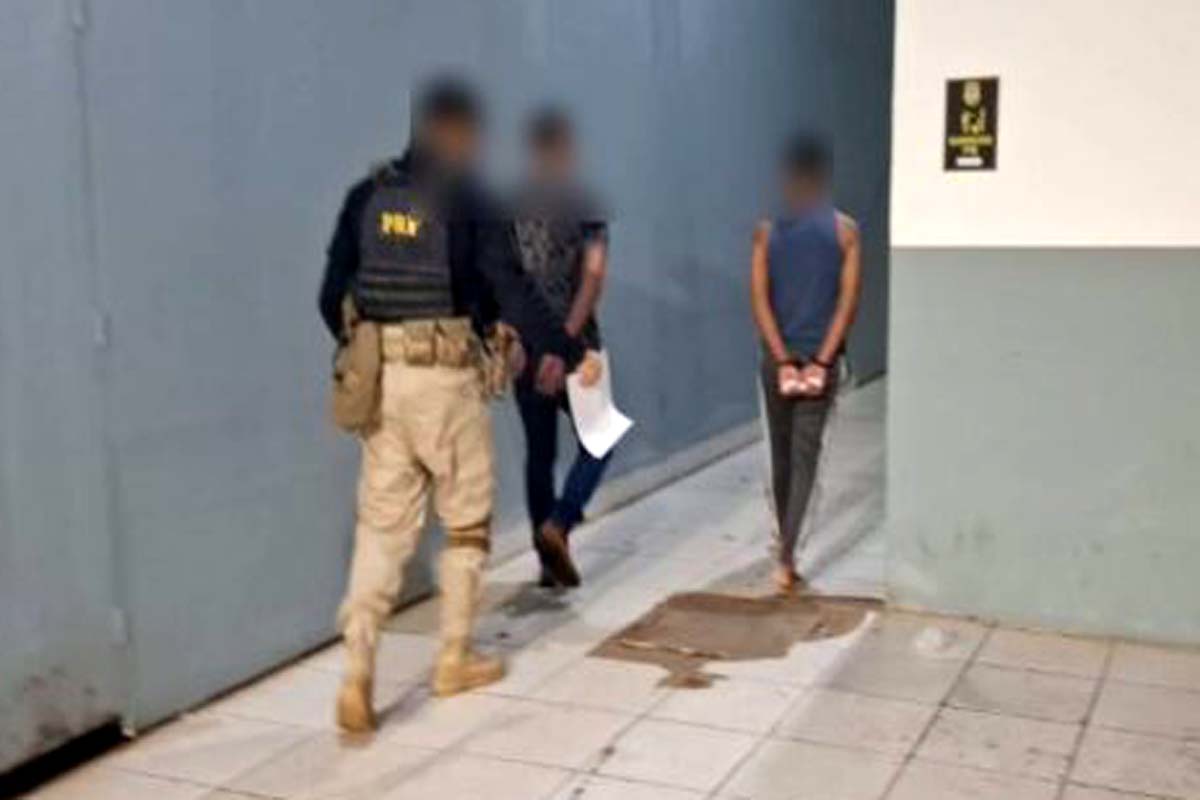Polícia rodoviária federal prende dois foragidos da Justiça na BR-364