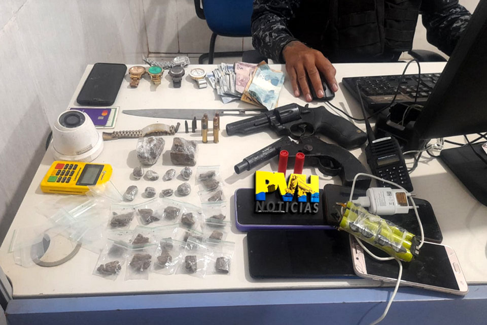 Quadrilha é presa com armas e drogas após apenado ser preso em motel