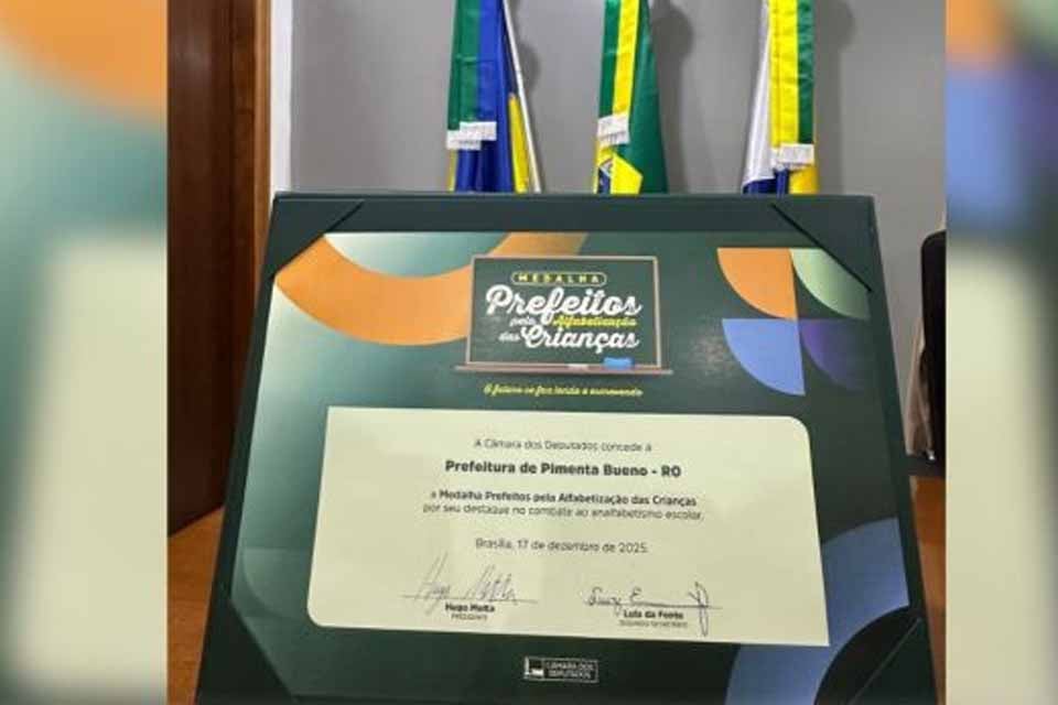 Prefeitura recebe medalha Prefeitos pela Alfabetização das Crianças