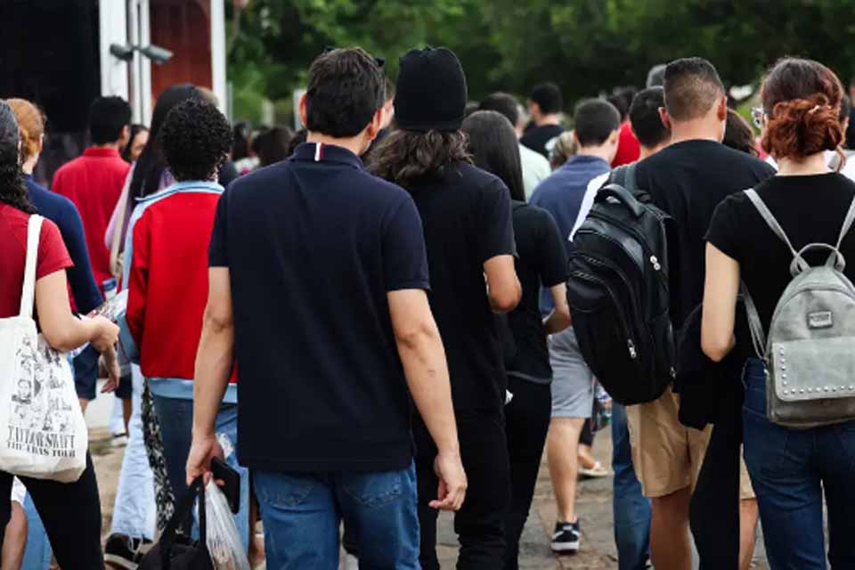 Renda baixa e racismo impedem conclusão do ensino básico, diz pesquisa