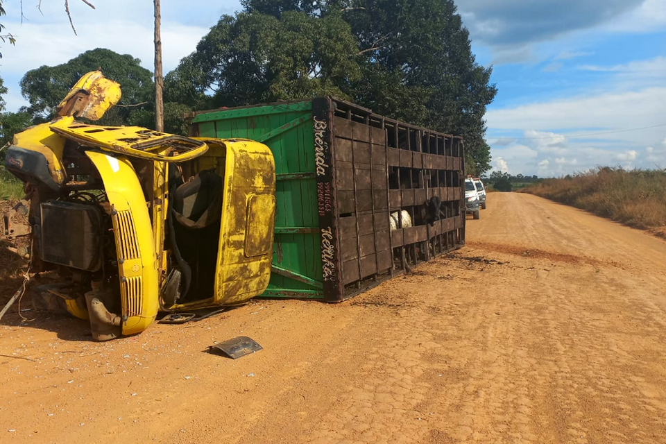 Ex-vereador morre após caminhão tombar sobre ele em Machadinho 