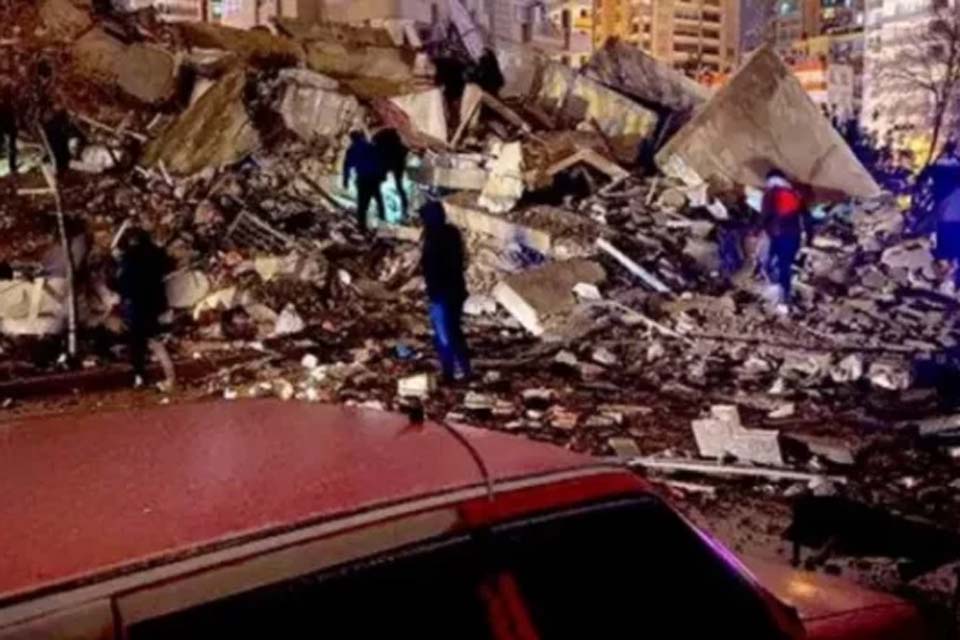Mortes causadas por terremoto na Turquia e na Síria ultrapassam 24 mil