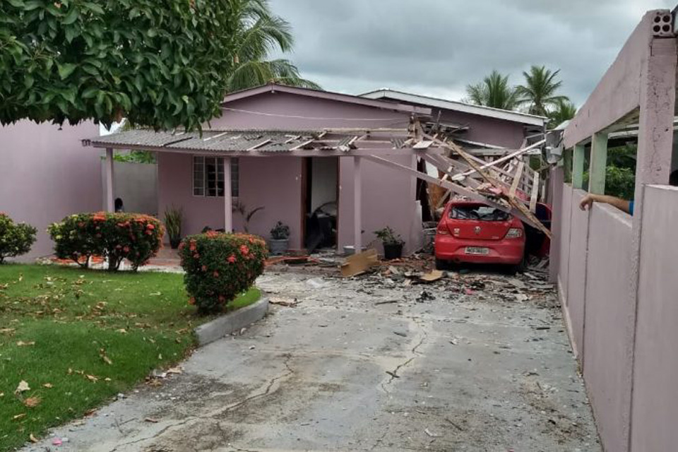 Artefatos explosivos destroem partes de casas em Presidente Médici