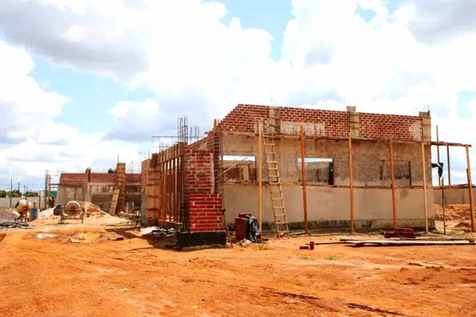 Obras da Unidade Básica de Saúde Porte V no bairro Moysés de Freitas avançam