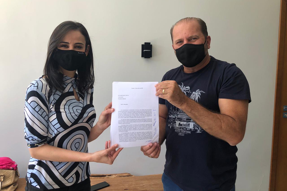 Médicos do Complexo Hospitalar de Cacoal pedem ajuda a Cirone Deiró para manter atendimento à população