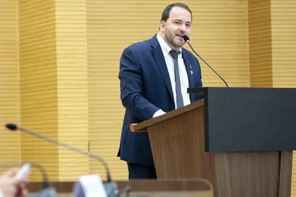 Alex Redano diz que é preciso diálogo e empatia ao ser empossado presidente da Assembleia Legislativa