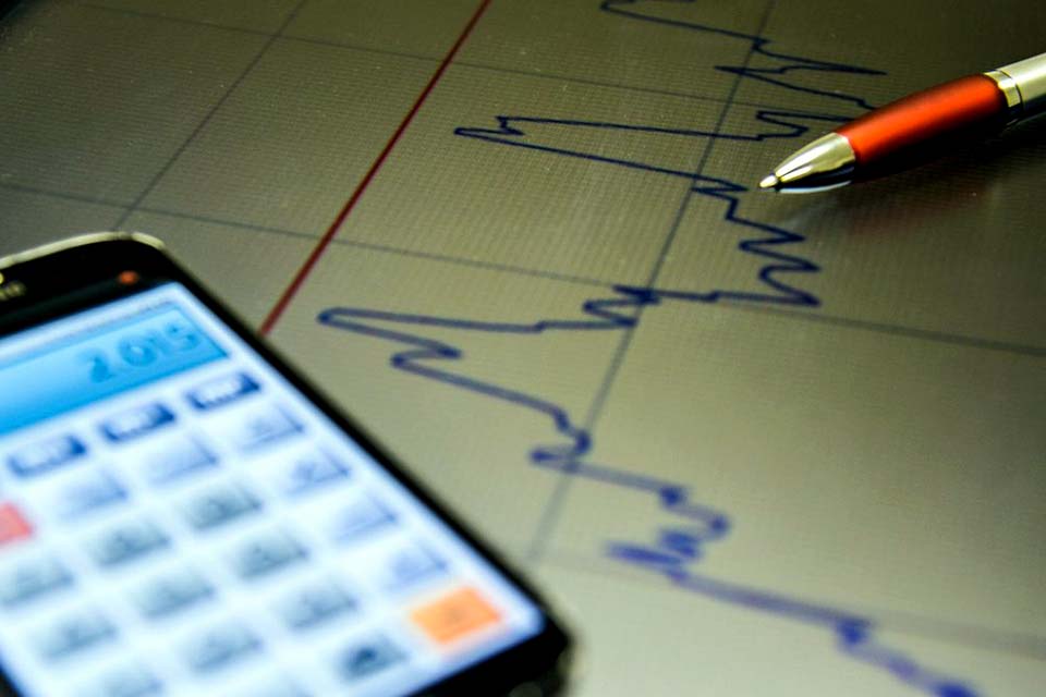 Indicador econômico global sobe com avanço das campanhas de imunização