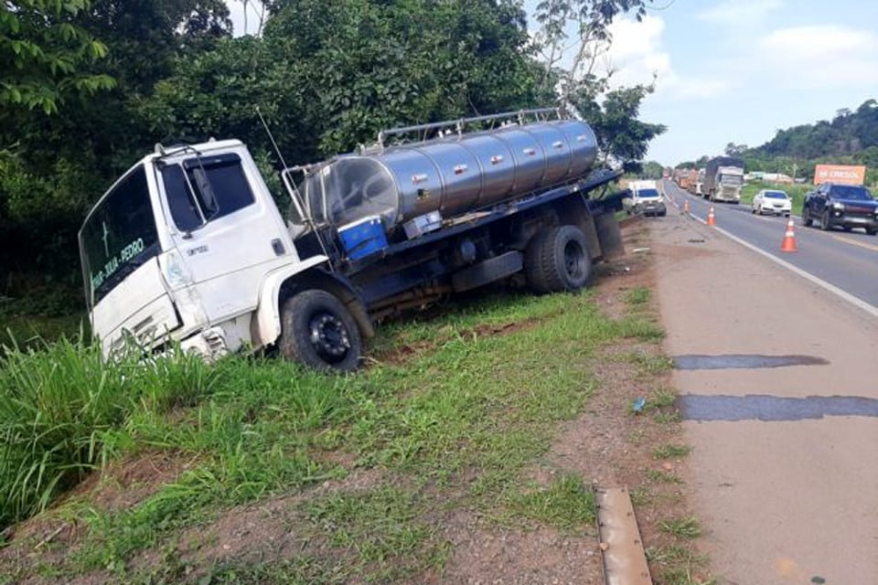 Van que transportava alunos do IFRO se envolve em acidente na BR-364 