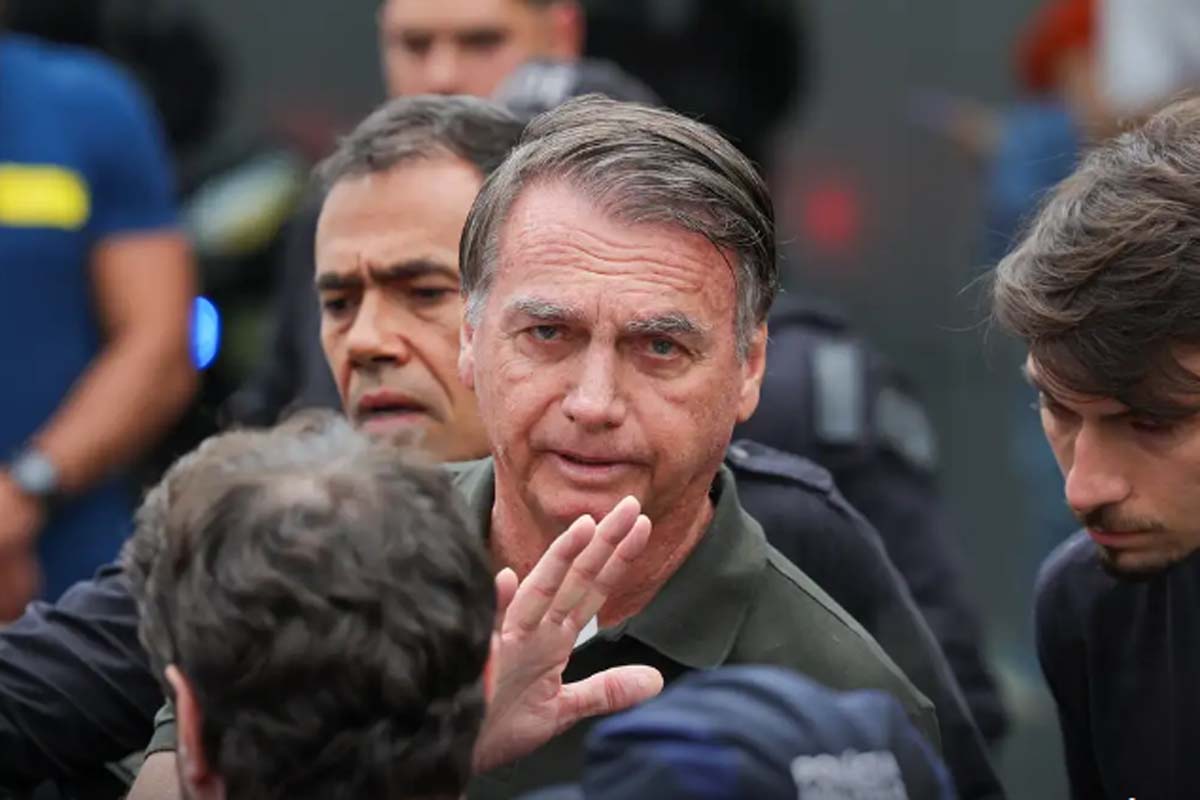 Alexandre de Moraes concede prisão domiciliar a Bolsonaro