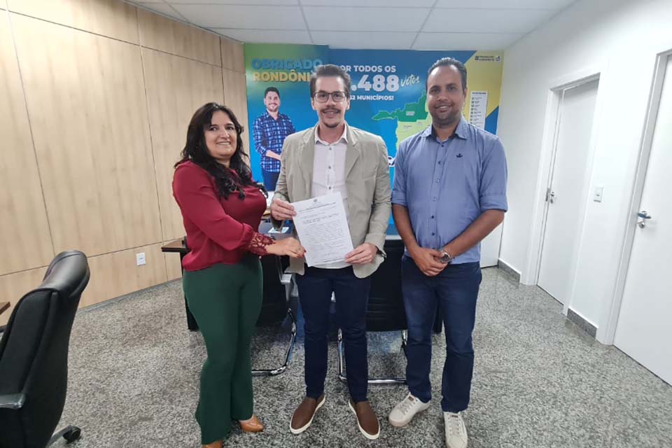 Deputado estadual Jean Mendonça recebe demandas da educação do município de Rolim de Moura