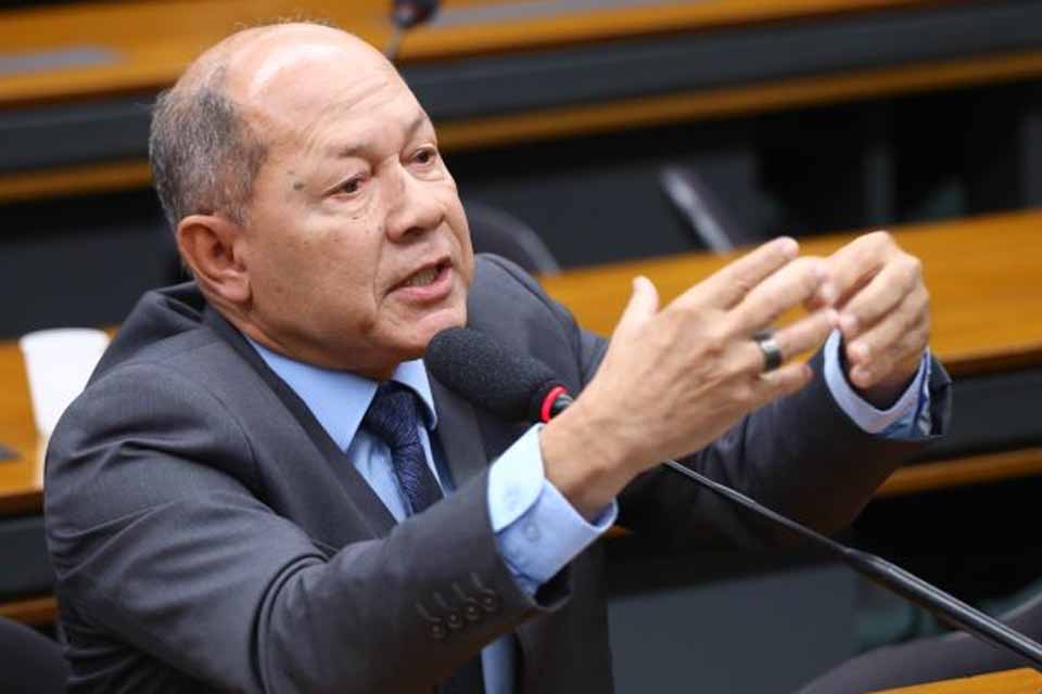 Em rádio, Chrisóstomo transmite suposta ameaça dos EUA a quase todos os ministros do STF e suas famílias