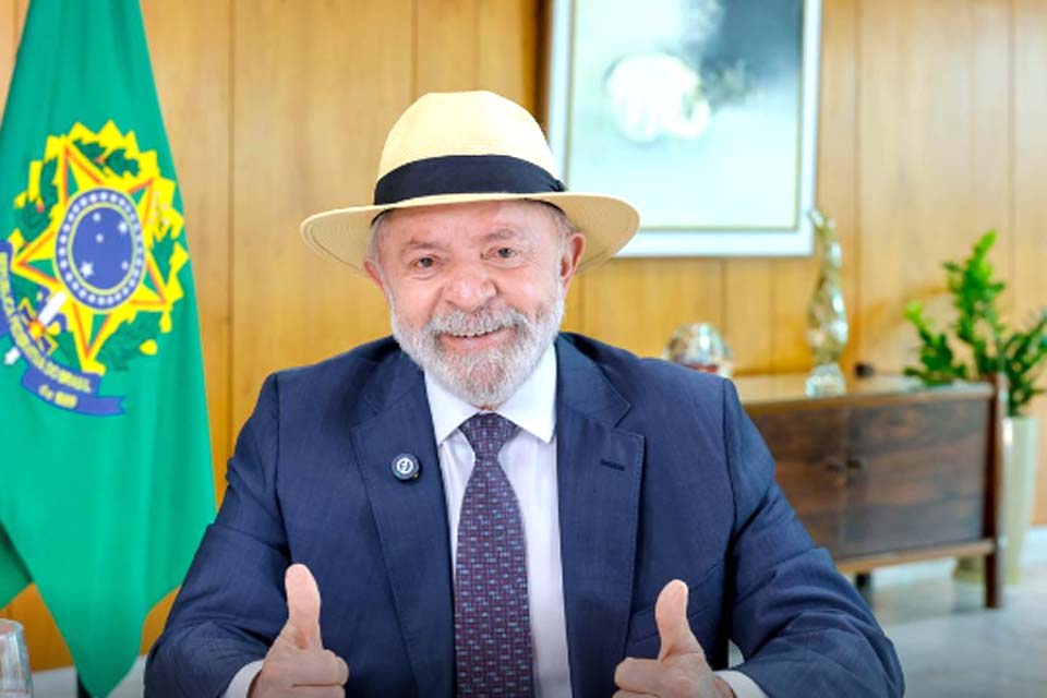 Lula defende Mais Médicos e relação com Cuba após sanção dos EUA