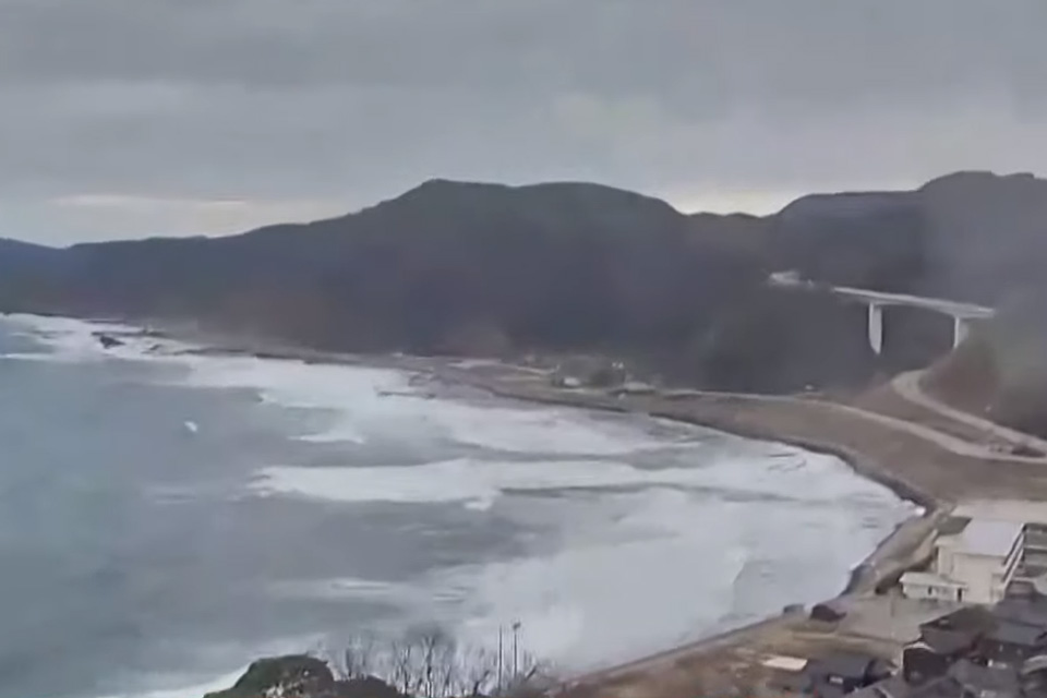 Japão emite alerta de tsunami após forte terremoto de magnitude 7,5
