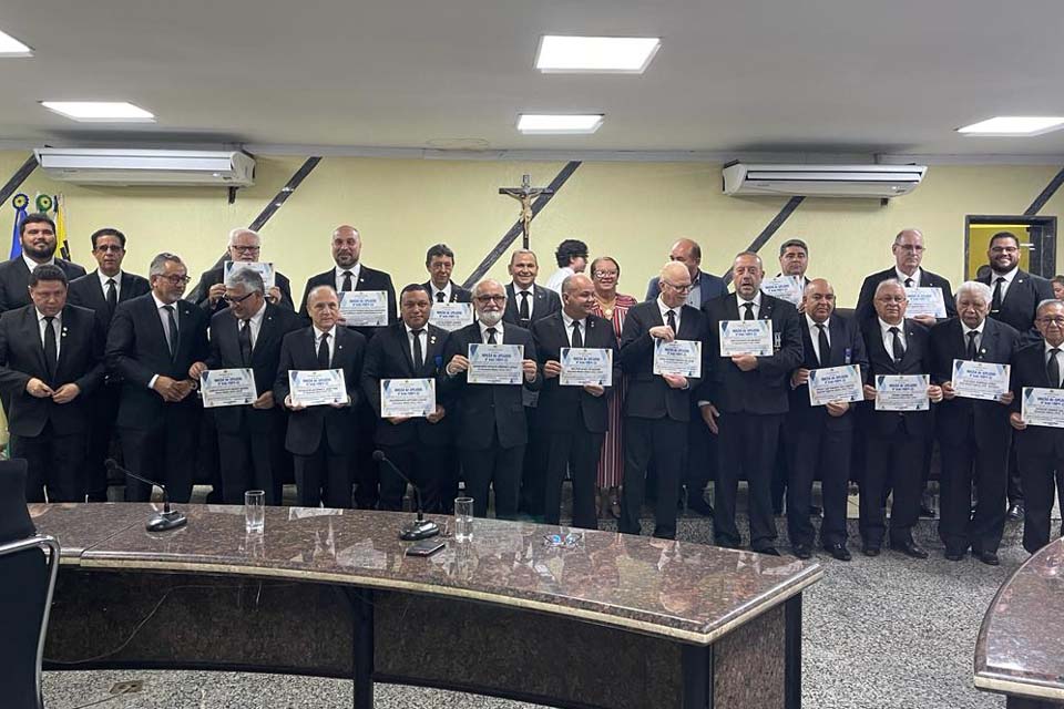 Vereador Edwilson Negreiros entrega Moções de Aplausos a maçons da Loja União e Perseverança