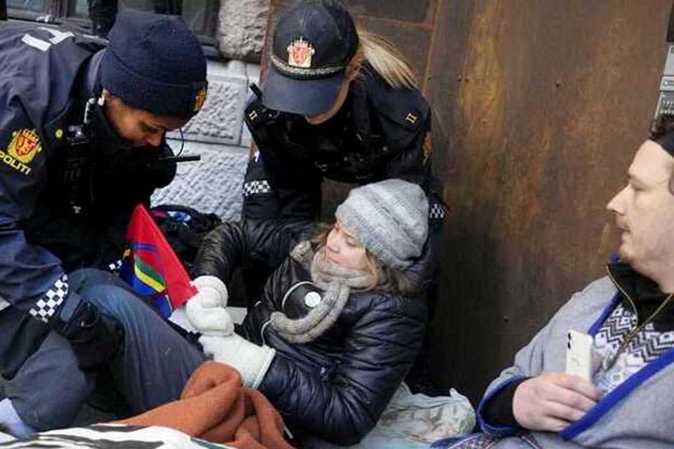 Ativista sueca, Greta Thunberg é detida durante protesto na Noruega