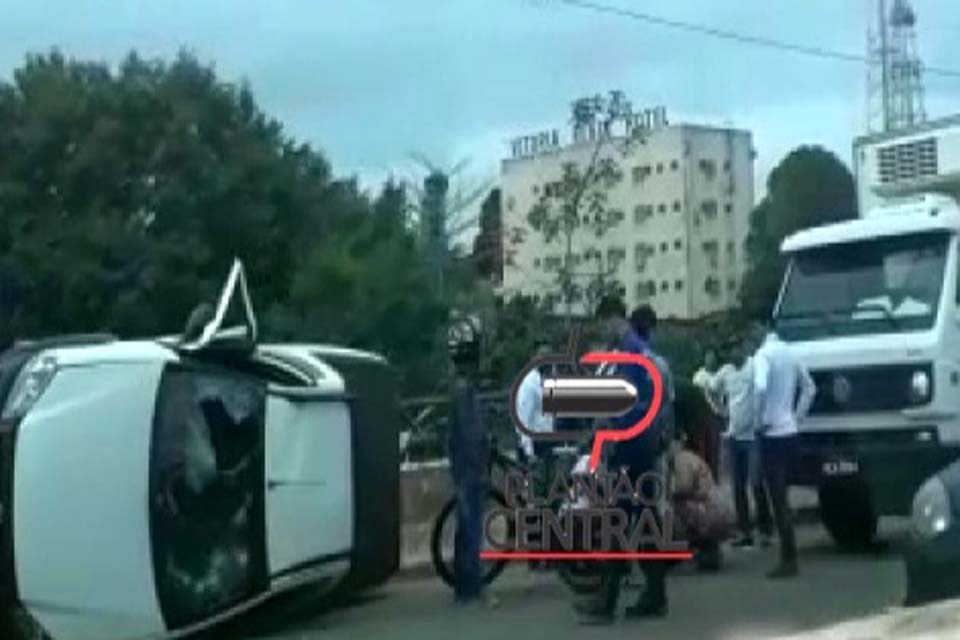 Condutor tem mal súbito e capota Pick UP na ponte do Rio Machado