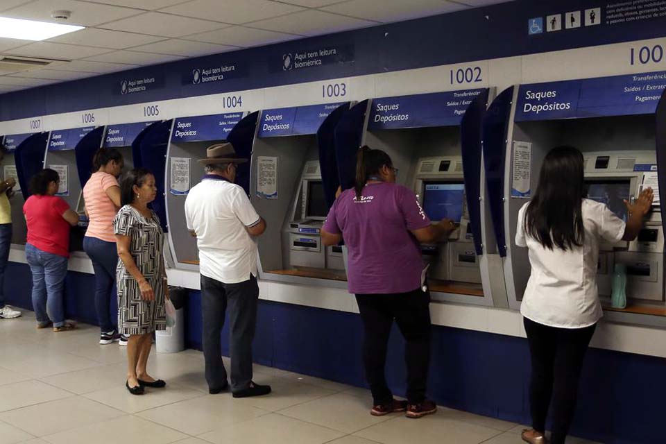 Caixa inicia na quinta pagamento do PIS para nascidos em março e abril