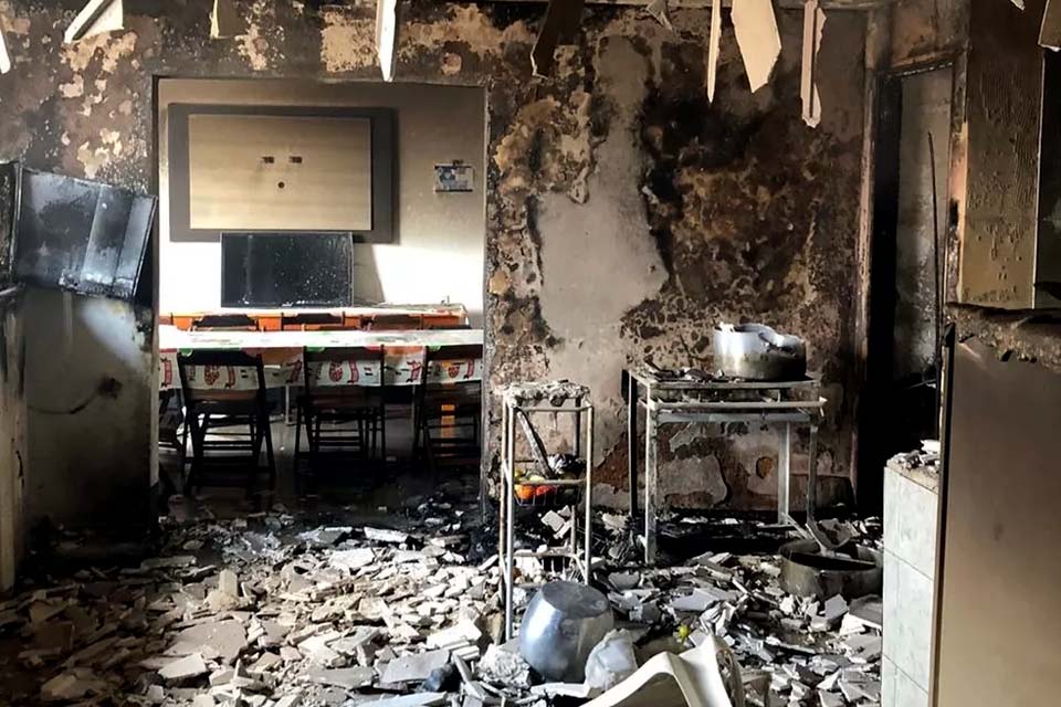 Incêndio destrói parte da sede do Atlético-PB, e jogadores pulam do 1º andar para fugir das chamas