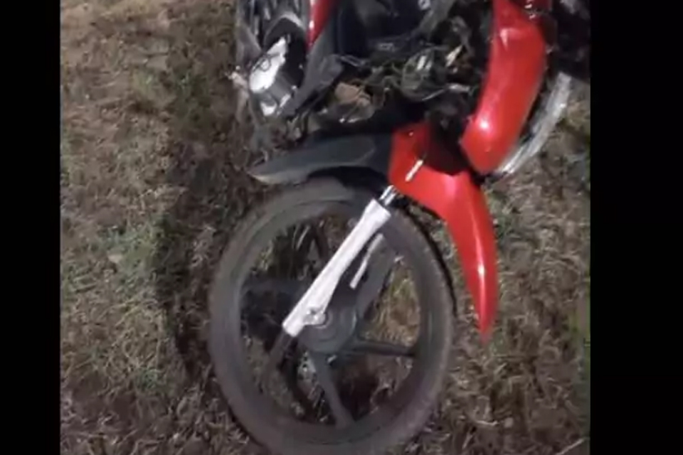 Motociclista é levado ao hospital após acidente na BR-364