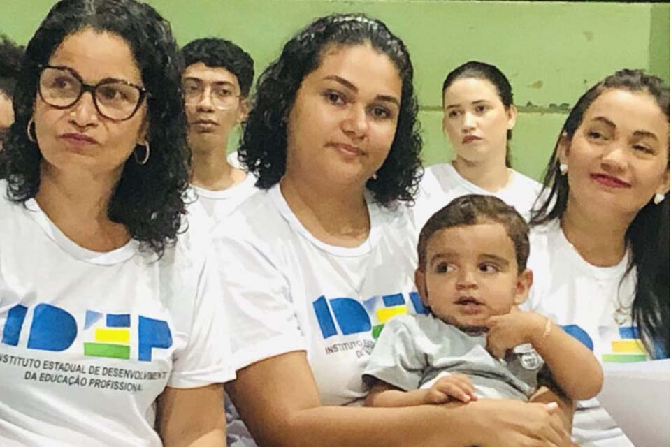 Formandas de curso técnico em Enfermagem conciliaram estudos com cuidados maternos