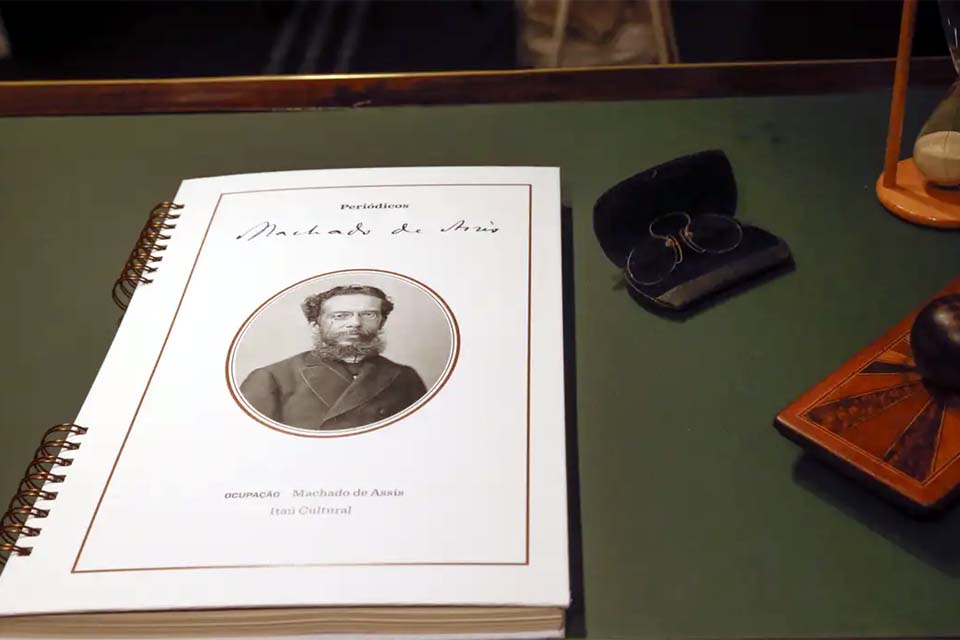 Manuscritos e primeiras edições recontam história de Machado de Assis