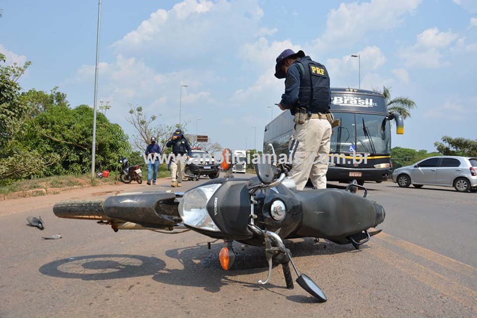  Colisão entre motos na BR-364 deixa condutores feridos