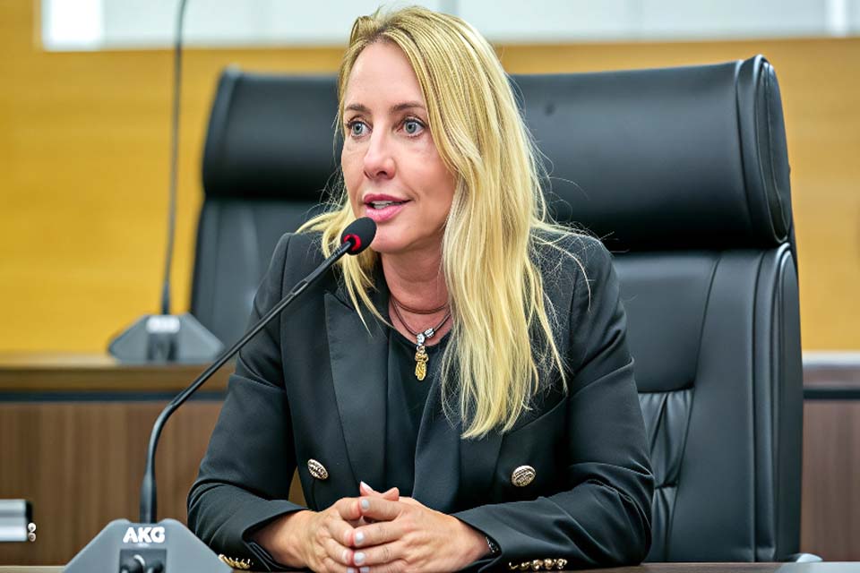 Ieda Chaves e Eyder Brasil apresentam lei que autoriza spray de defesa pessoal para mulheres