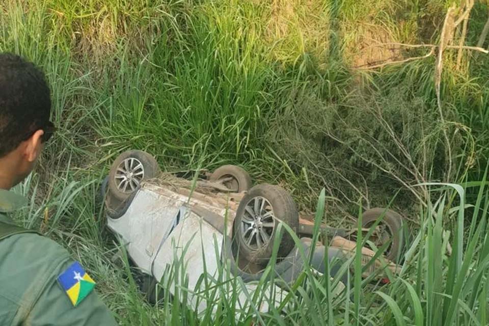 Dentista é encontrada morta dentro de carro na BR 364