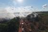 Ação integrada controla incêndio e evita que chamas avancem na Vila Princesa;chamas teriam sido provocadas por ação criminosa