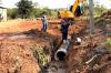 Prefeitura realiza serviços de drenagem e terrapalnagem n bairro Itaporanga