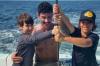 Gusttavo Lima pesca em alto-mar com os filhos e mostra resultado