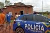 Homem é encontrado morto dentro de casa com golpes de faca
