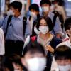 Japão tem recorde de 27 mil casos de covid; governo avalia restrições