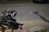 Motociclista morre e esposa fica gravemente após colisão com caminhonete