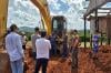 Jean Oliveira acompanha início de obra de barracão para produtores rurais de Nova Gease
