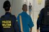 Idoso é preso acusado de usar pedaço de madeira e foice para agredir esposa