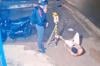 Jovem pede pede socorro em residencial após ser esfaqueado