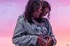 Bruna Marquezine surge em foto romântica com Alanis Guillen