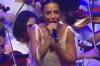 Ivete Sangalo se emociona no palco um mês após anunciar separação