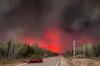 Milhares são obrigados a deixar suas casas devido aos incêndios florestais no Canadá