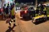 Três pessoas ficam feridas após carro colidir em poste na Rua da Beira