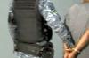 Motoboy sofre queda durante perseguição e acaba preso com droga