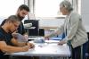 Eleitores do Rio seguem em fila de votação até depois das 19h