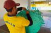 Inspiradas no artesanato amazônico, as peças são trançadas por servidores da Sesb com fitas de fibra sintética reciclada
