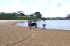 Estudantes de escola estadual realizam mutirão de limpeza na praia do Acácio, em Guajará-Mirim